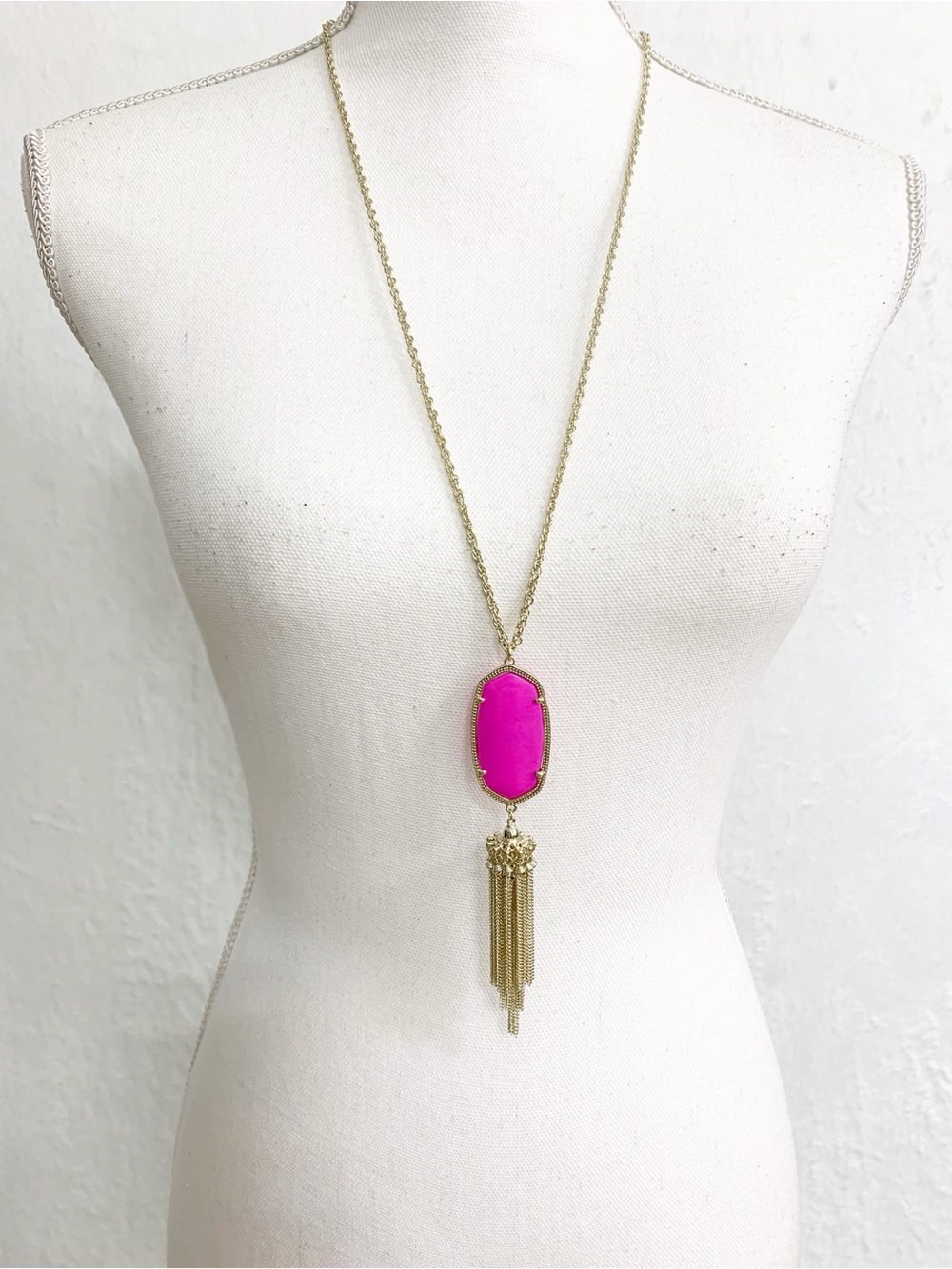 Kendra Scott Rayne Gold Long Pendant Tassel in Magenta